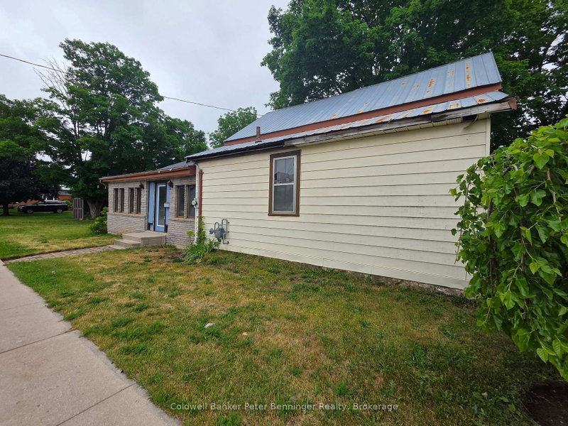 21 Peter Street S