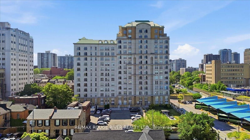 home for lease on 1401-135 James Street S