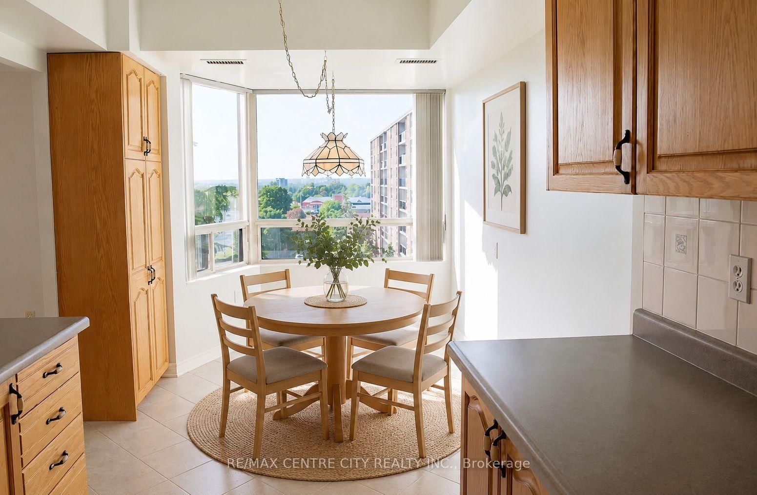 744 Wonderland Road S, Unit 602