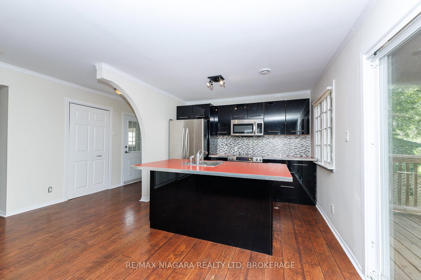 Listing Image 7