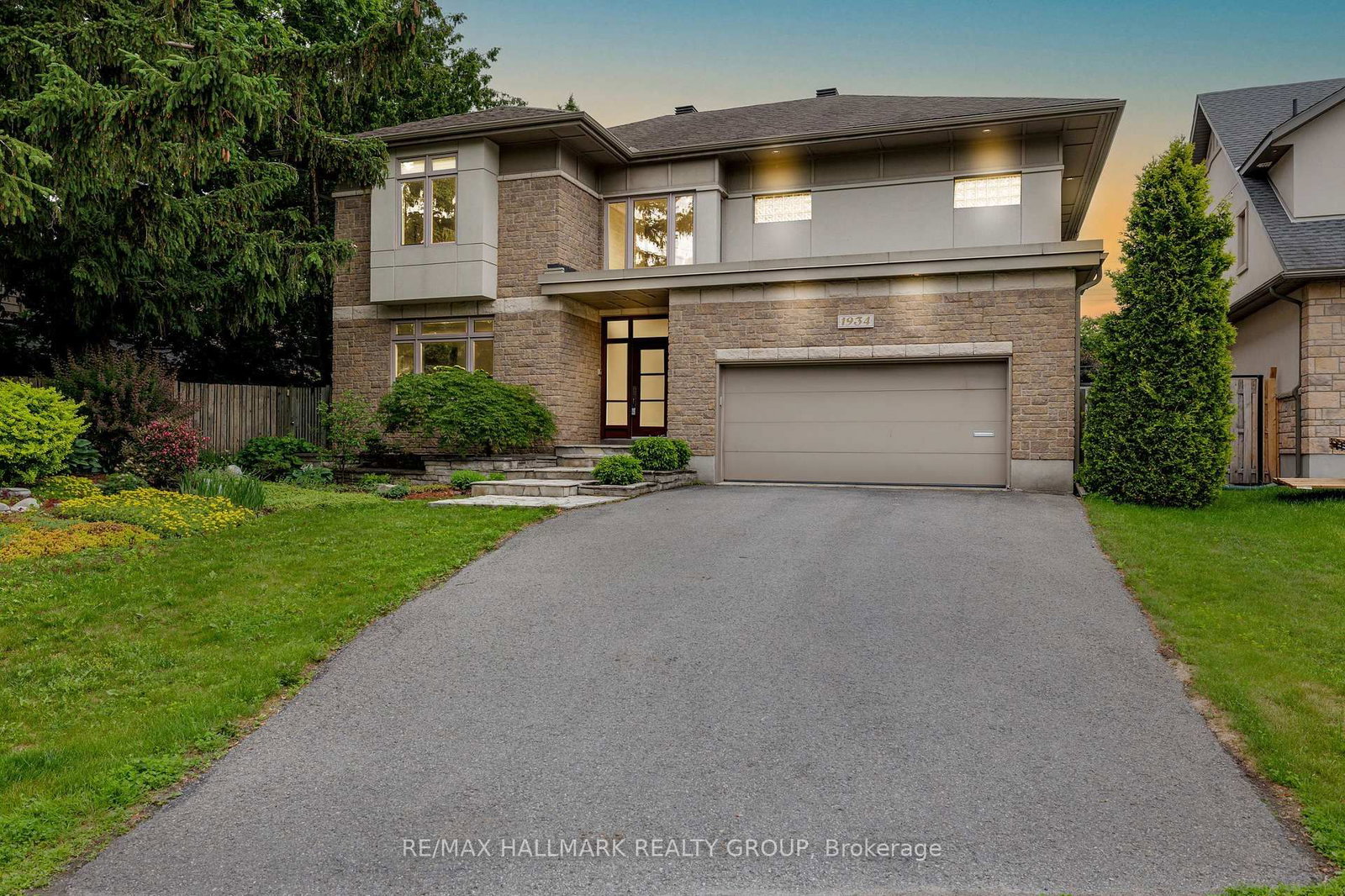 1934 Lenester Avenue • Ottawa, ON photo 1