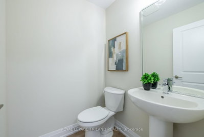 768 Banyan Lane • London North, ON photo 9