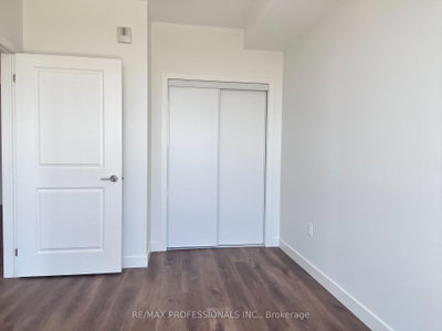 Unit 916 — 461 Green Road — more photos
