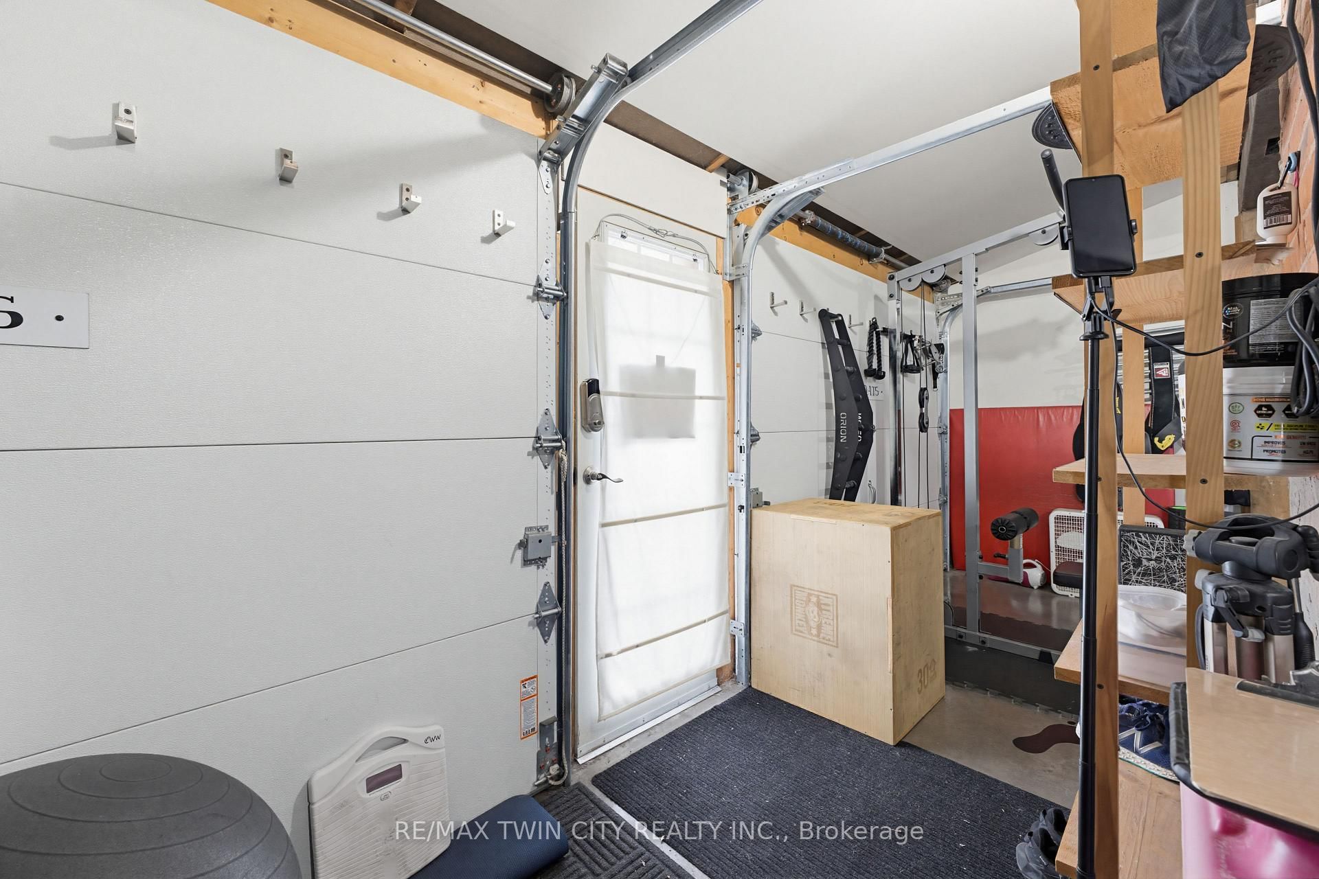 105 Brant Avenue, Unit REAR