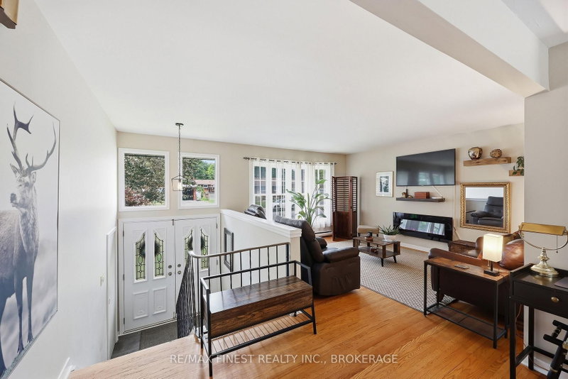292 Bridge St W photo 5