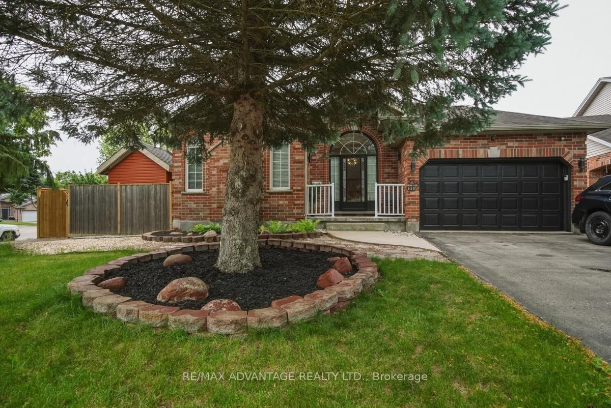 535 Thornwood Drive, London North