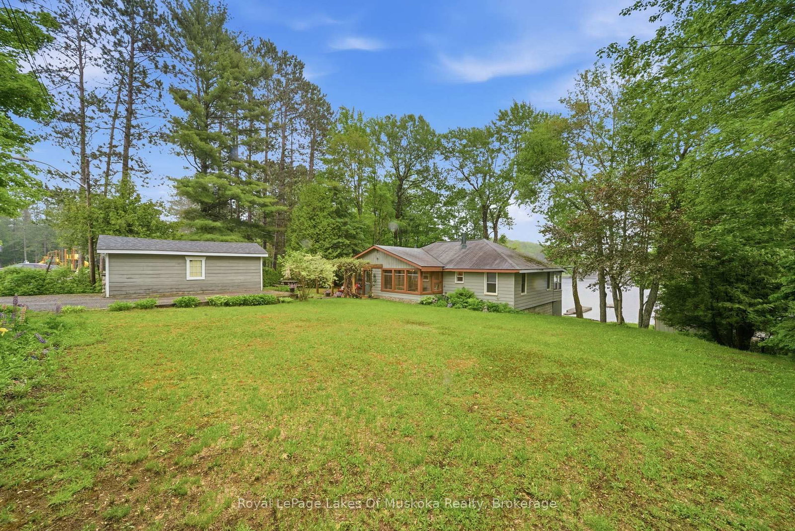 11 W Carol Street • Lake of Bays, ON photo 3