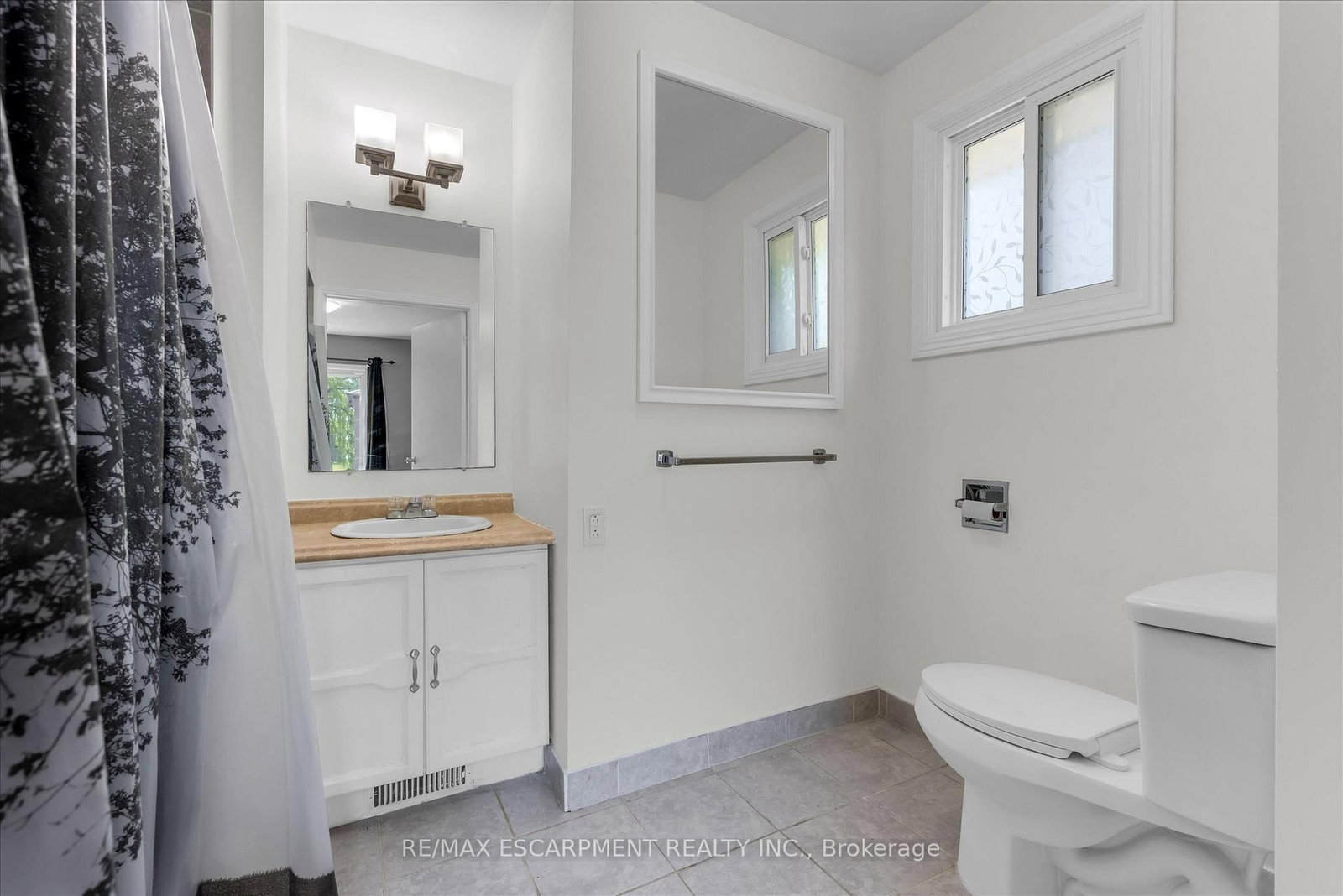 261 LIMERIDGE Road W • Hamilton, ON photo 15
