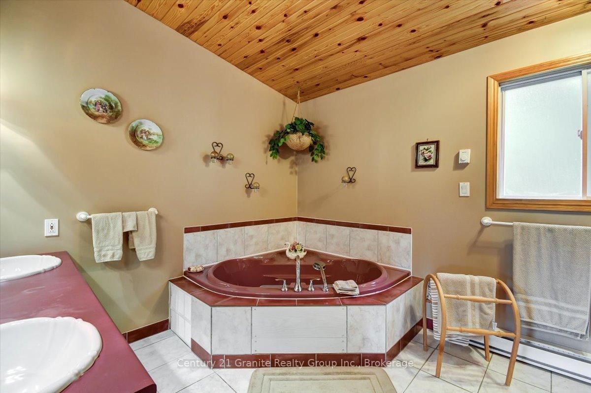 2077 Mink Lake Road • Coe Hill, ON photo 10