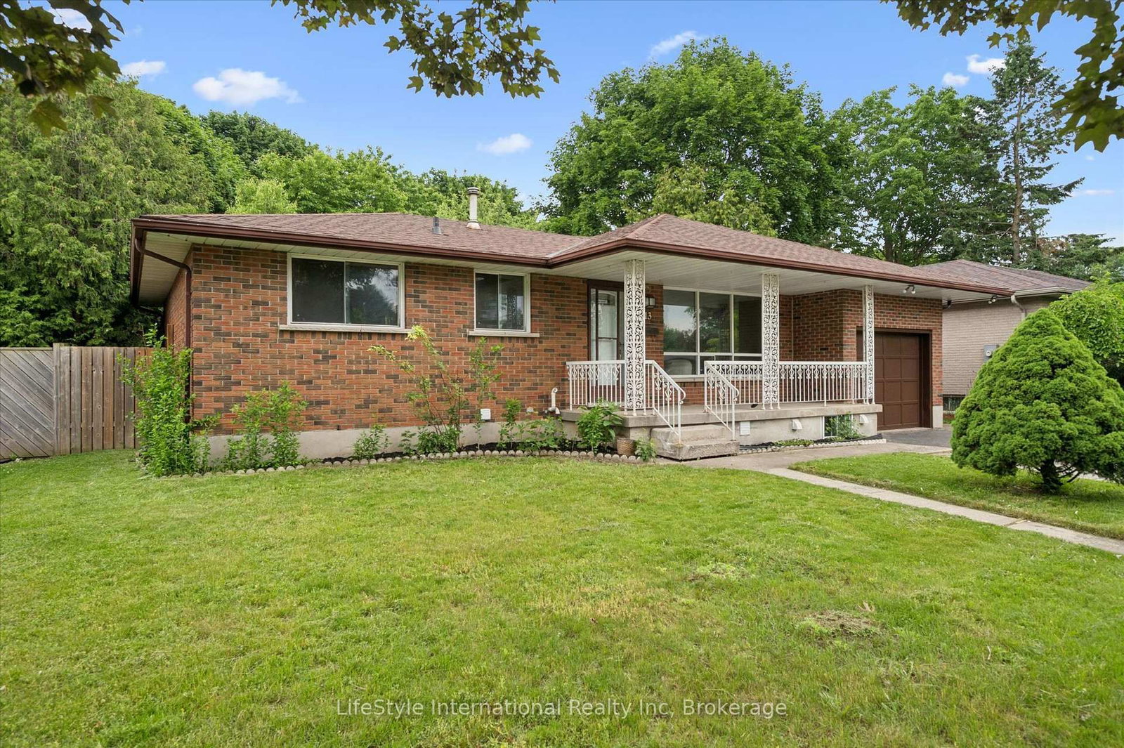 113 Applewood Crescent • Guelph, ON photo 4