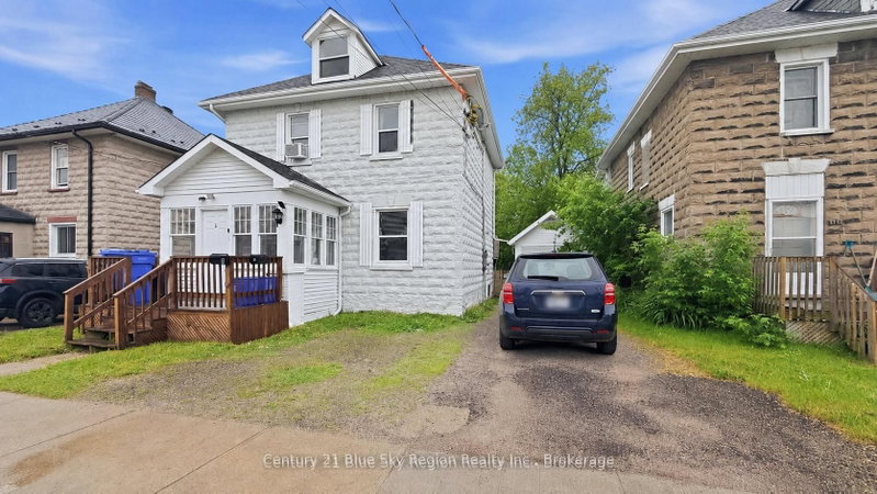 home for sale on 923 Fraser Street
