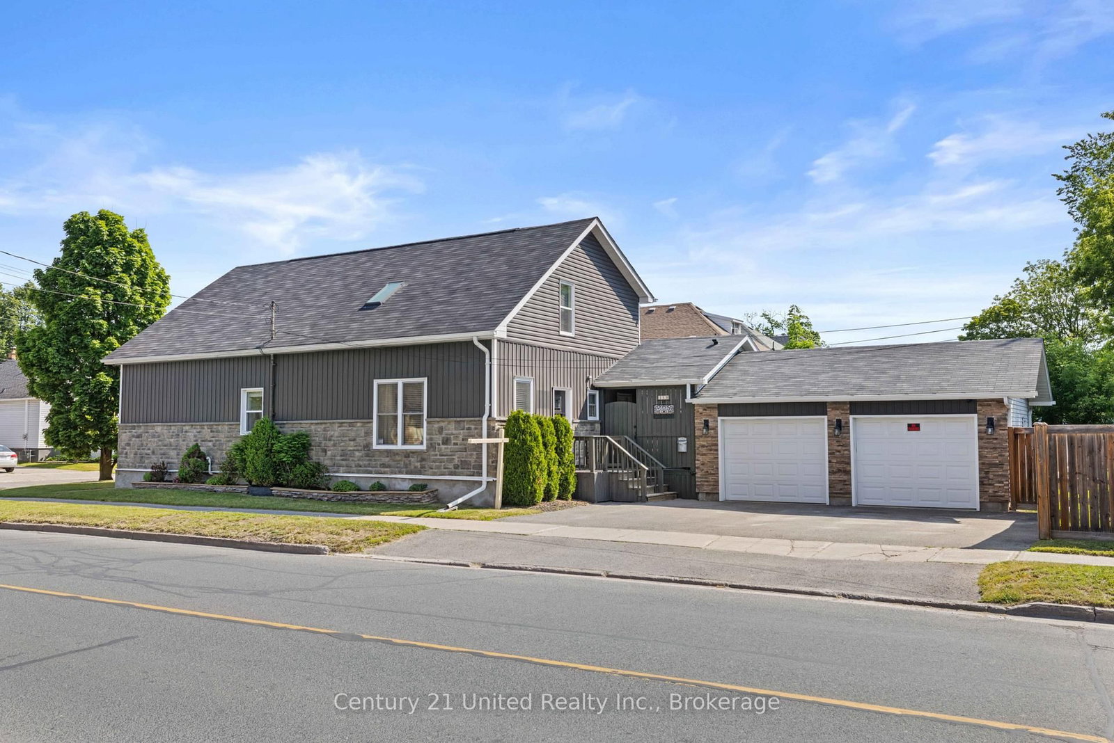 Detached House sold at 359 Mcgill Street, Peterborough, Ontario, K9J 1W6 - Otonabee Ward 1 - MLS: X13437816