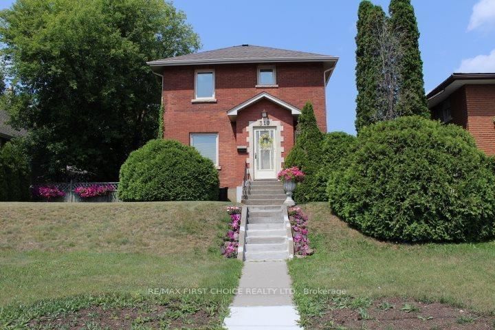 310 Algoma Street N • Thunder Bay, ON photo 1
