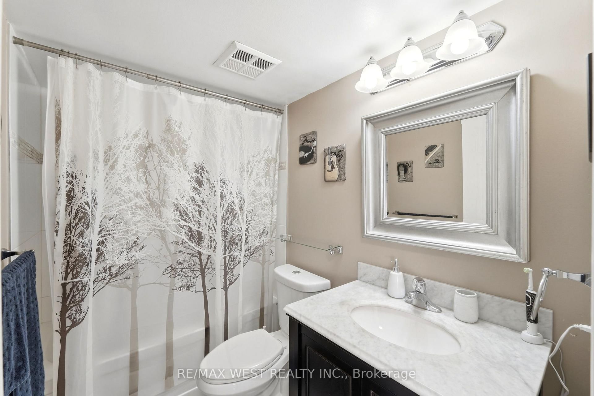 81 Scott Street, Unit 808