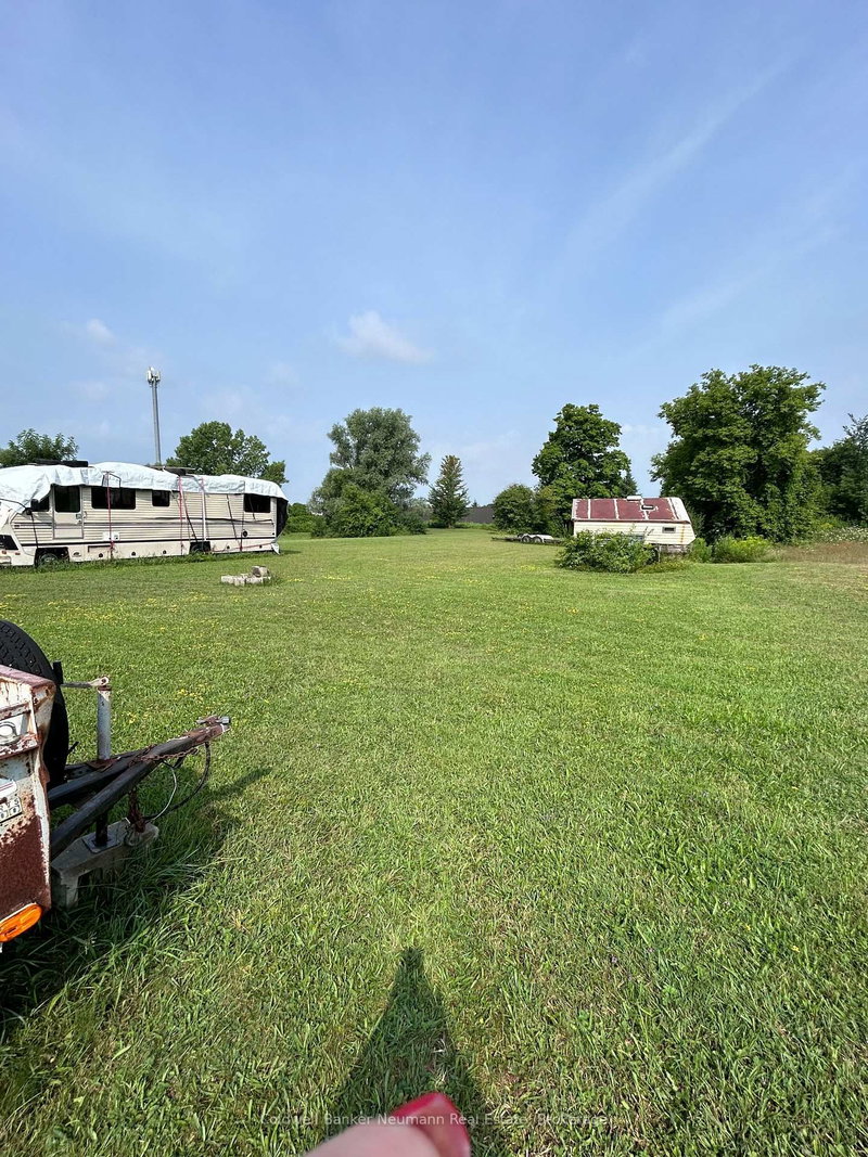 393 Woodlawn Rd W photo 3