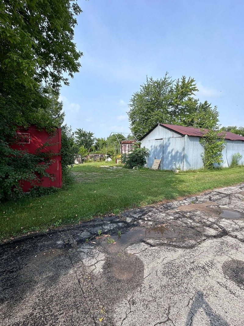 393 Woodlawn Rd W photo 4
