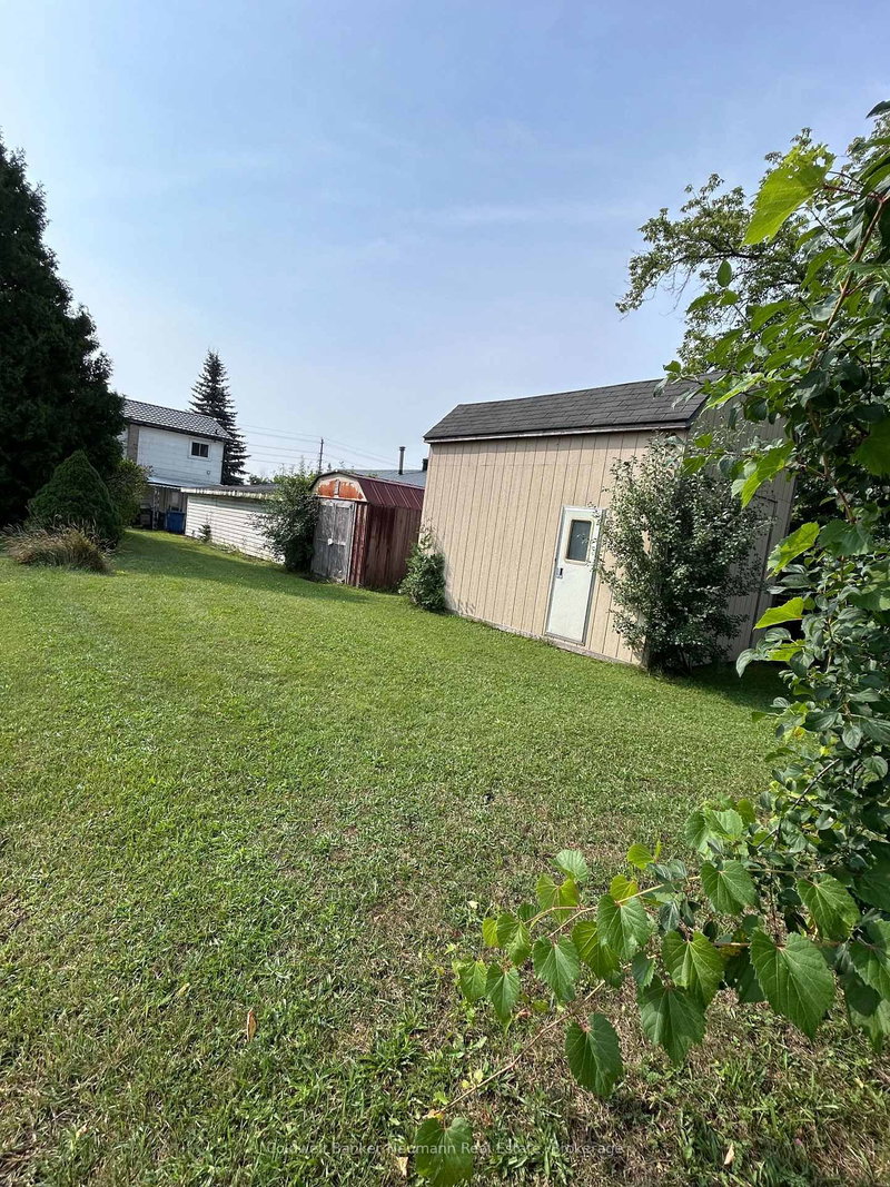 393 Woodlawn Rd W photo 5