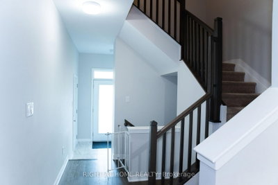 76 Kindred Row • Ottawa, ON photo 3