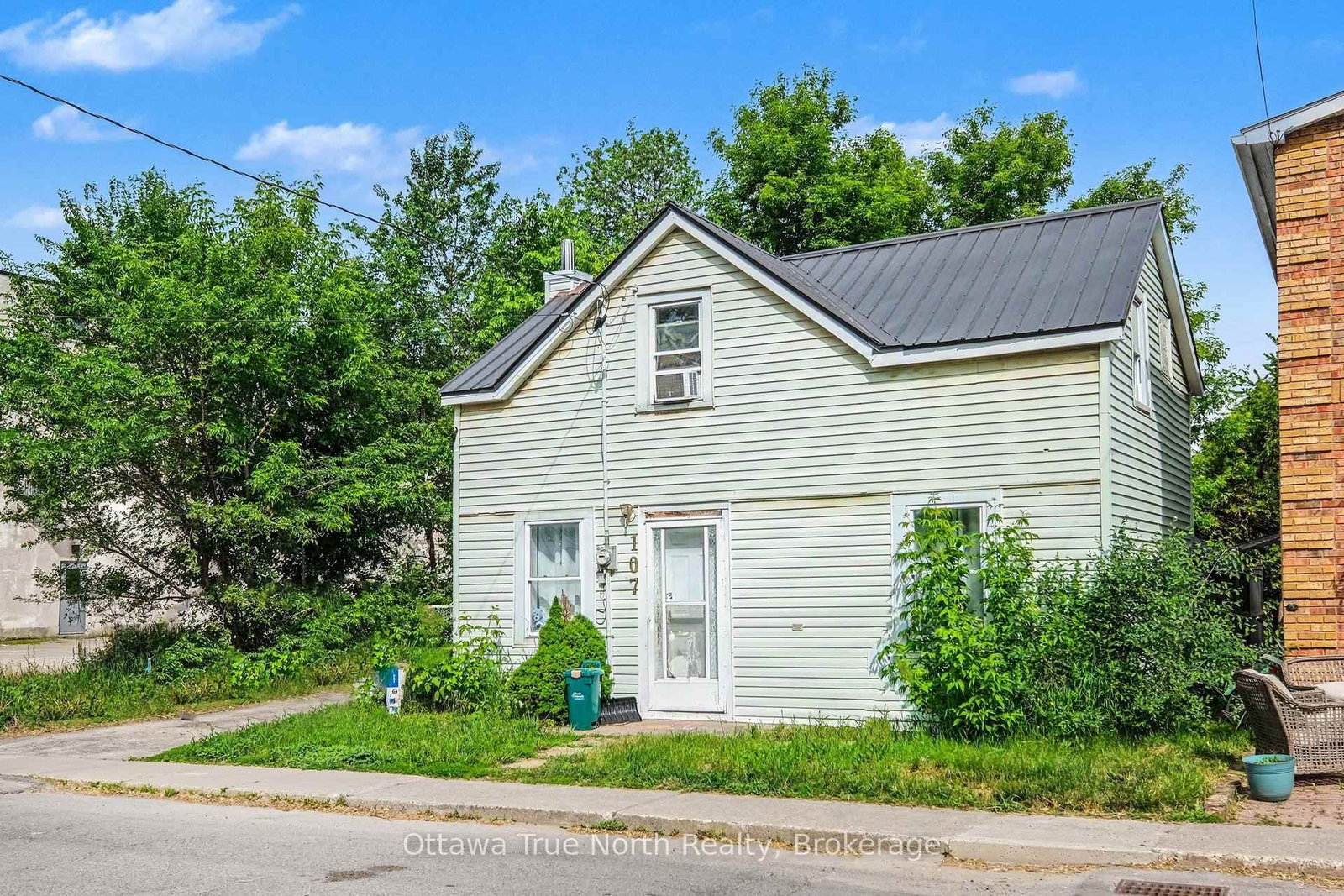 107 Oxford Street E • North Grenville, ON photo 2