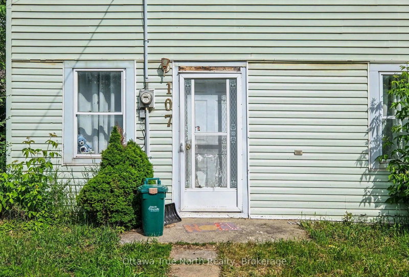 107 Oxford Street E E