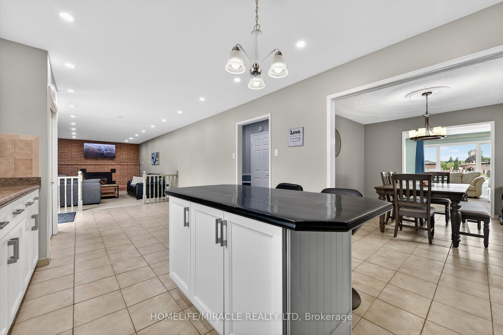 34 Capri Crescent • Hamilton, ON photo 8