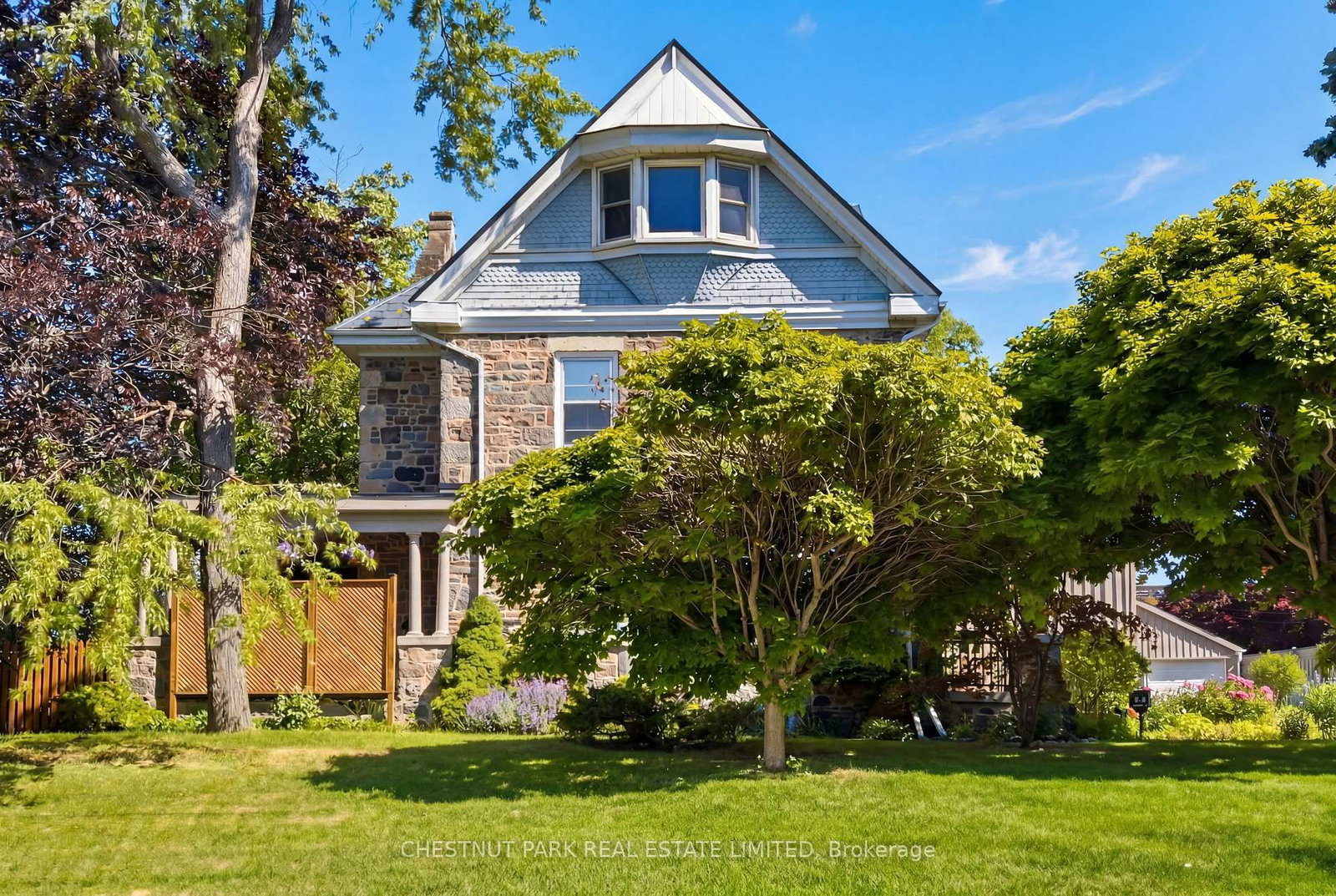 54 Bruce Street • Cambridge, ON photo 3