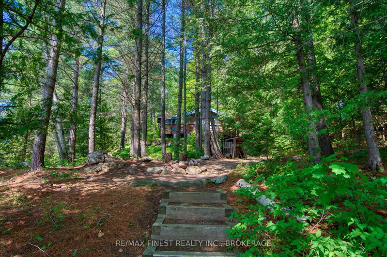 1029 Oak Lane North