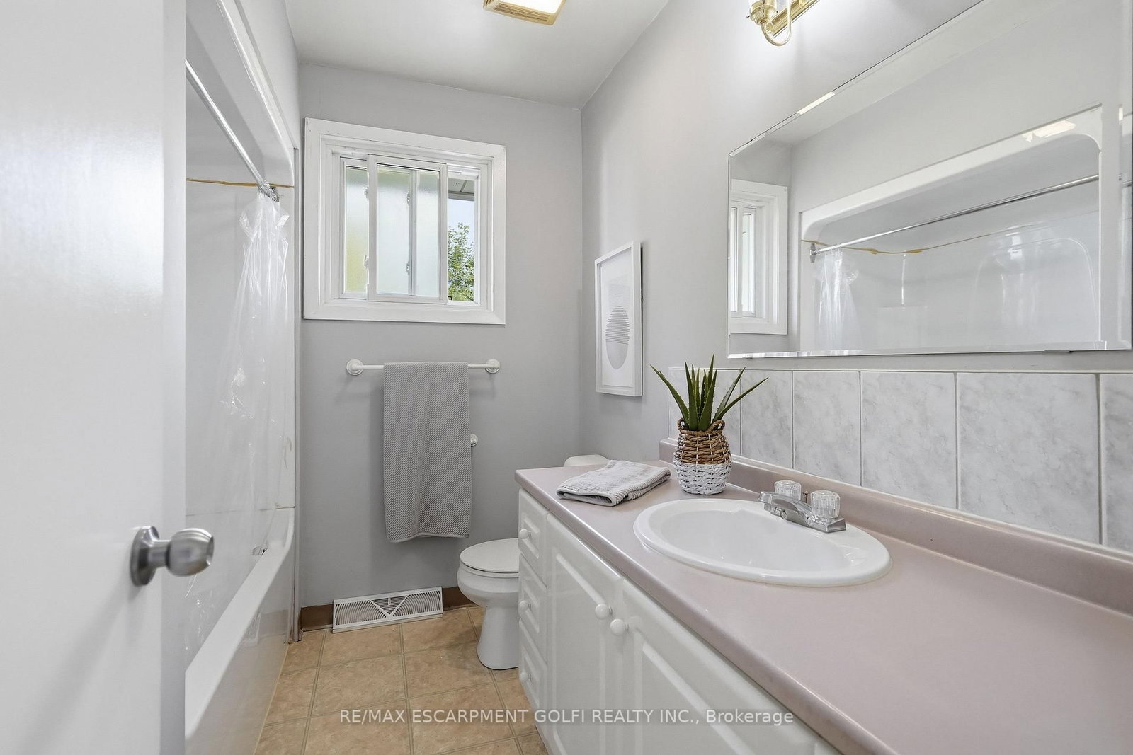 127 WELLINGTON Street • Welland, ON photo 21