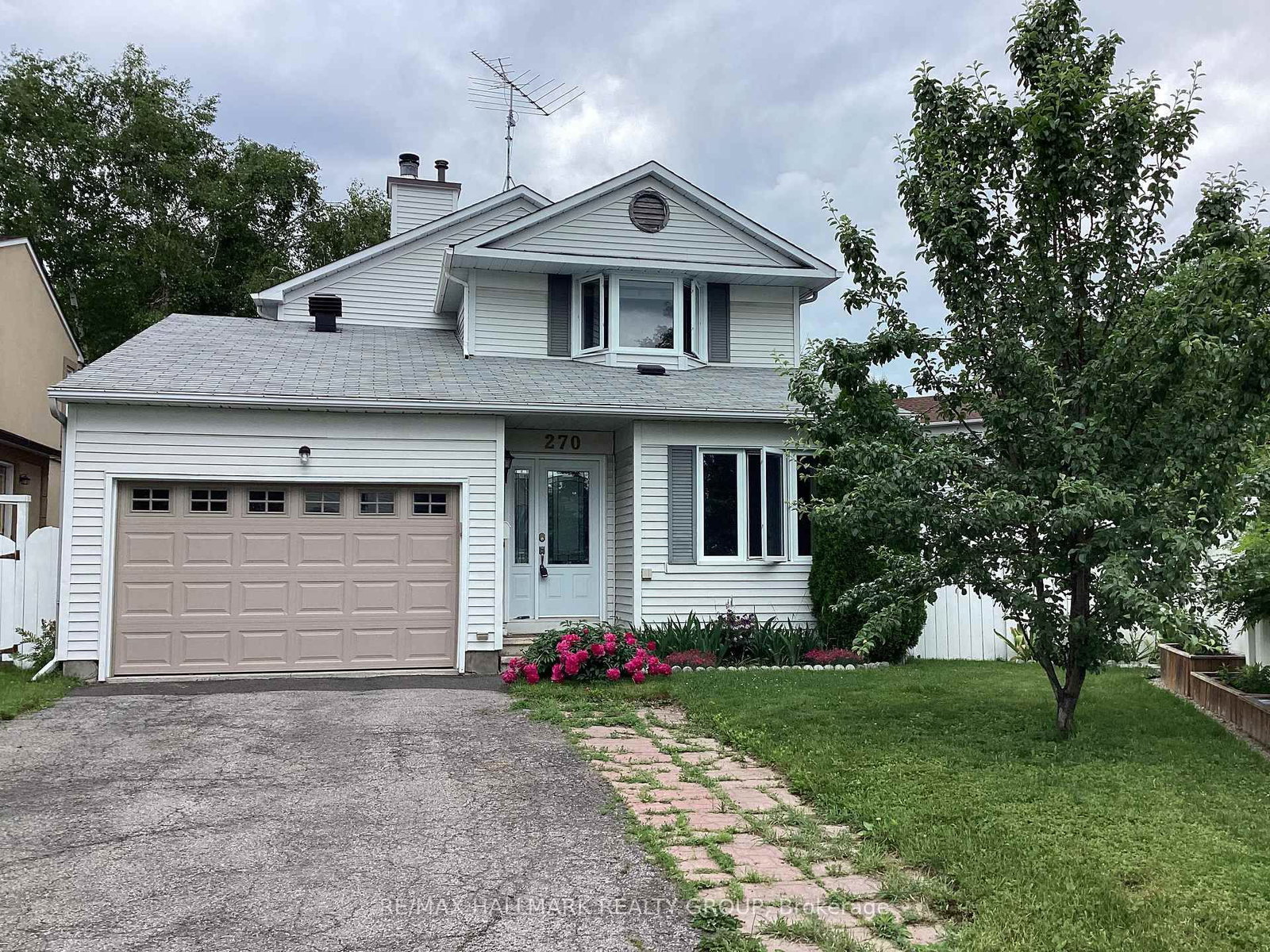 Detached House for sale at 270 Mceachern Crescent, Ottawa, Ontario, K1E 3K5 - Bilberry Creek/Queenswood Heights - MLS: X13439088