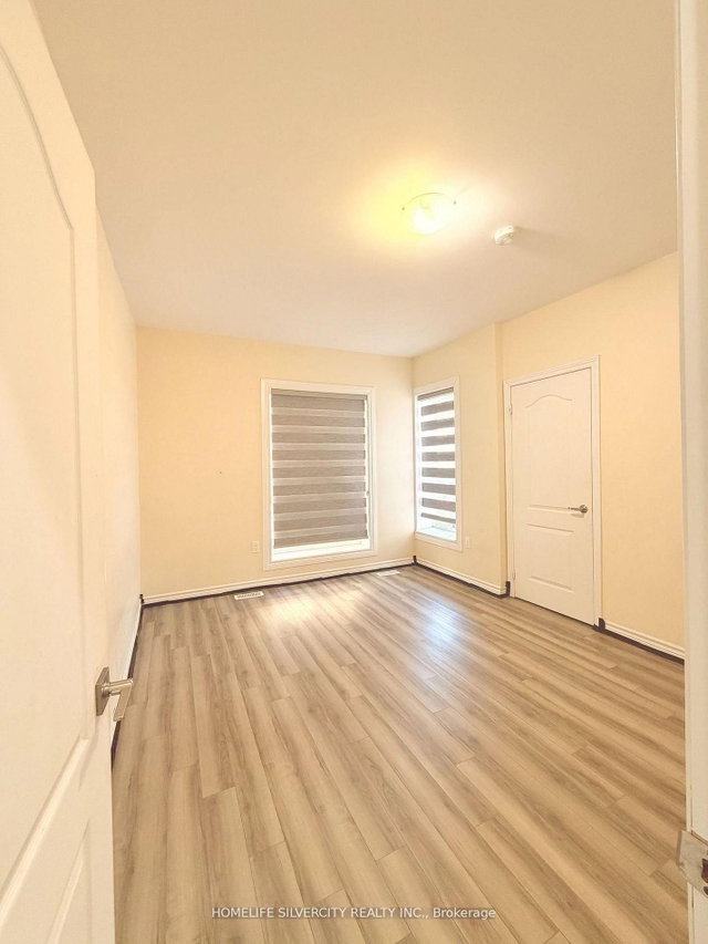 544 Dundas Street E