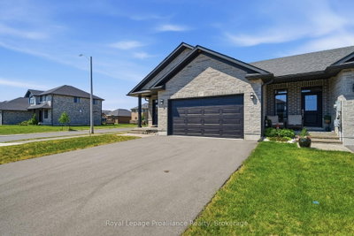 17 RAYCROFT Drive — photo 4