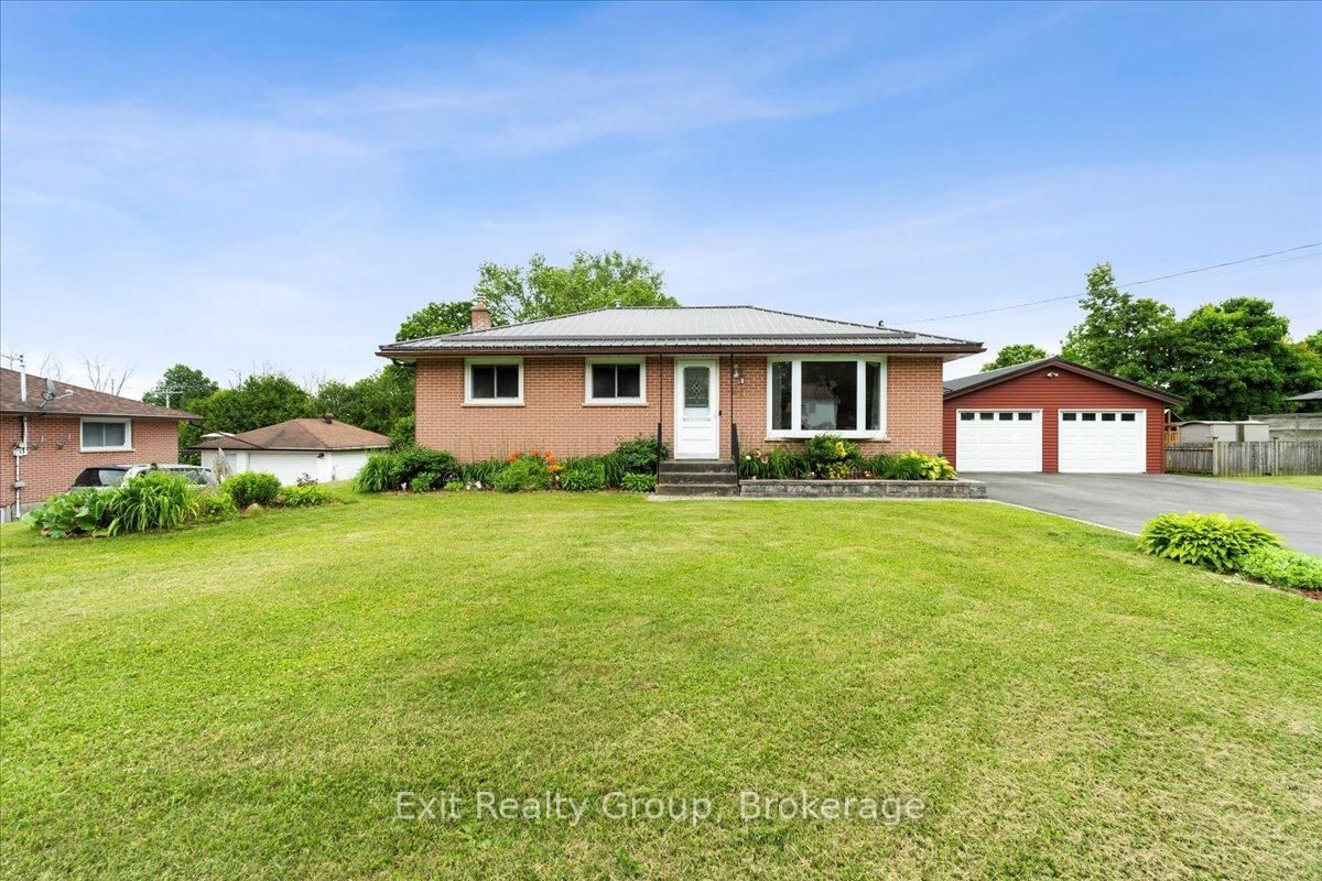 Detached House for sale at 29 Barry Road, Quinte West, Ontario, K8V 0M3 - Murray Ward - MLS: X13439582