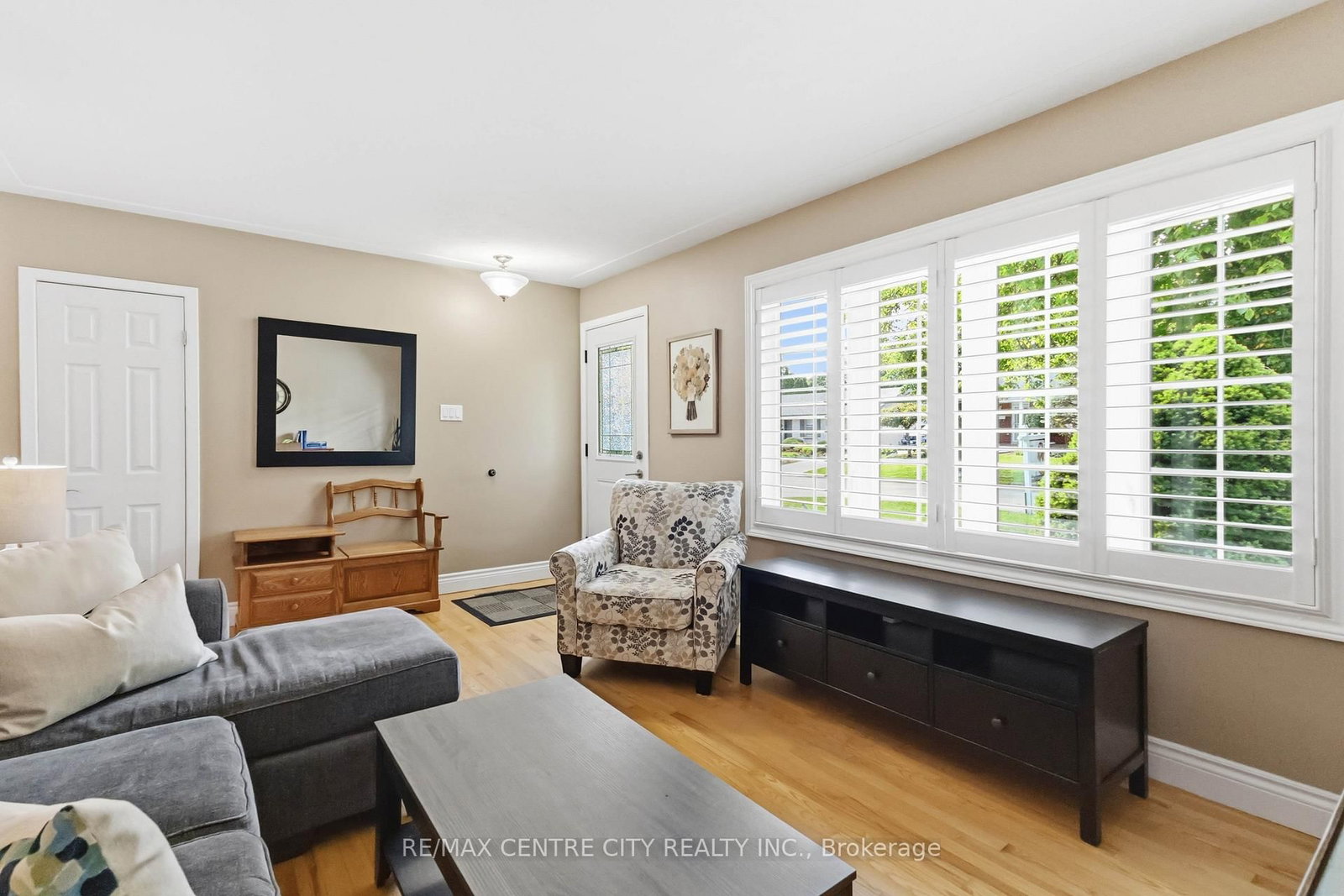 639 Dunboyne Crescent, London North — photo 8