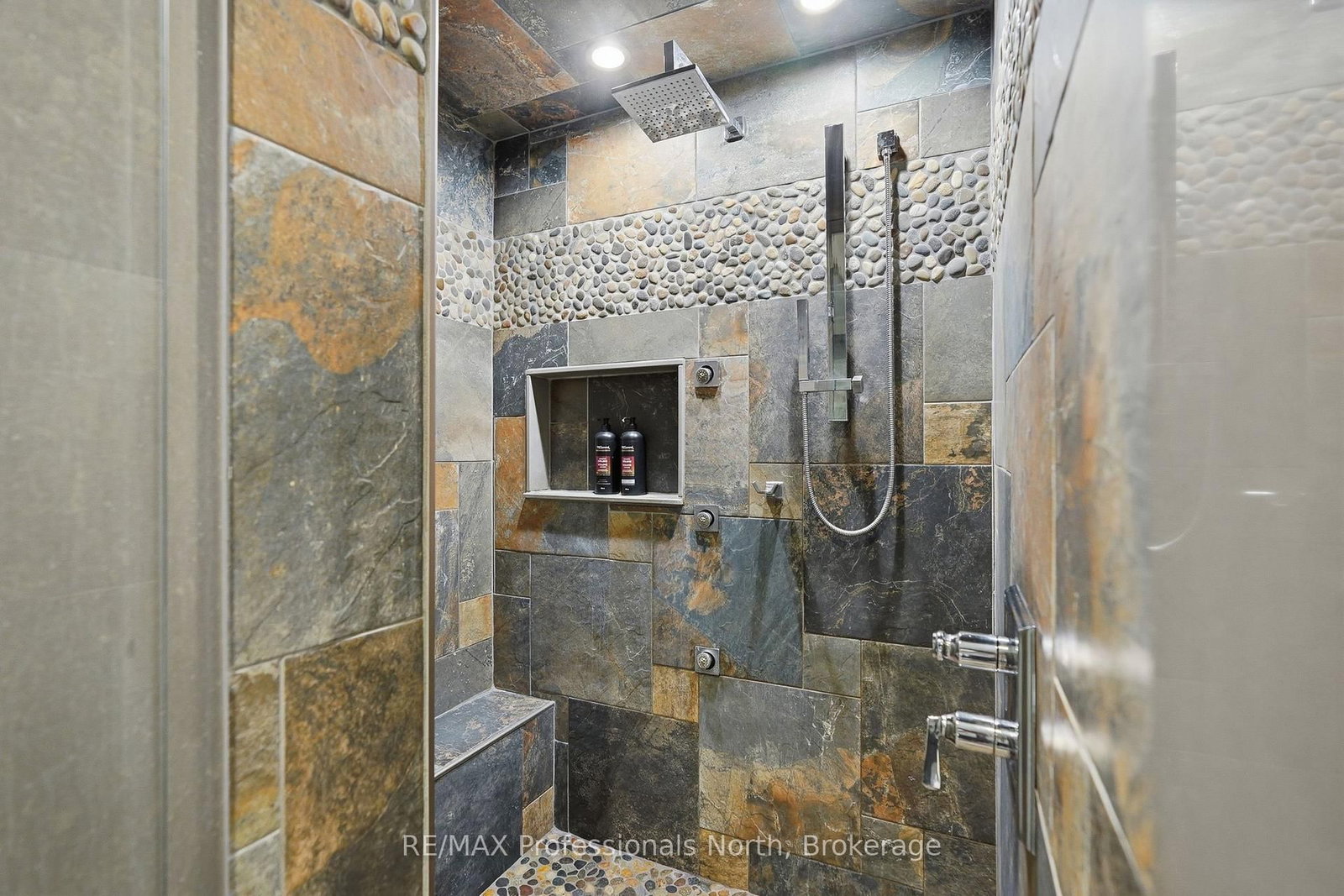 200 Riverside Drive • Kearney, ON photo 17