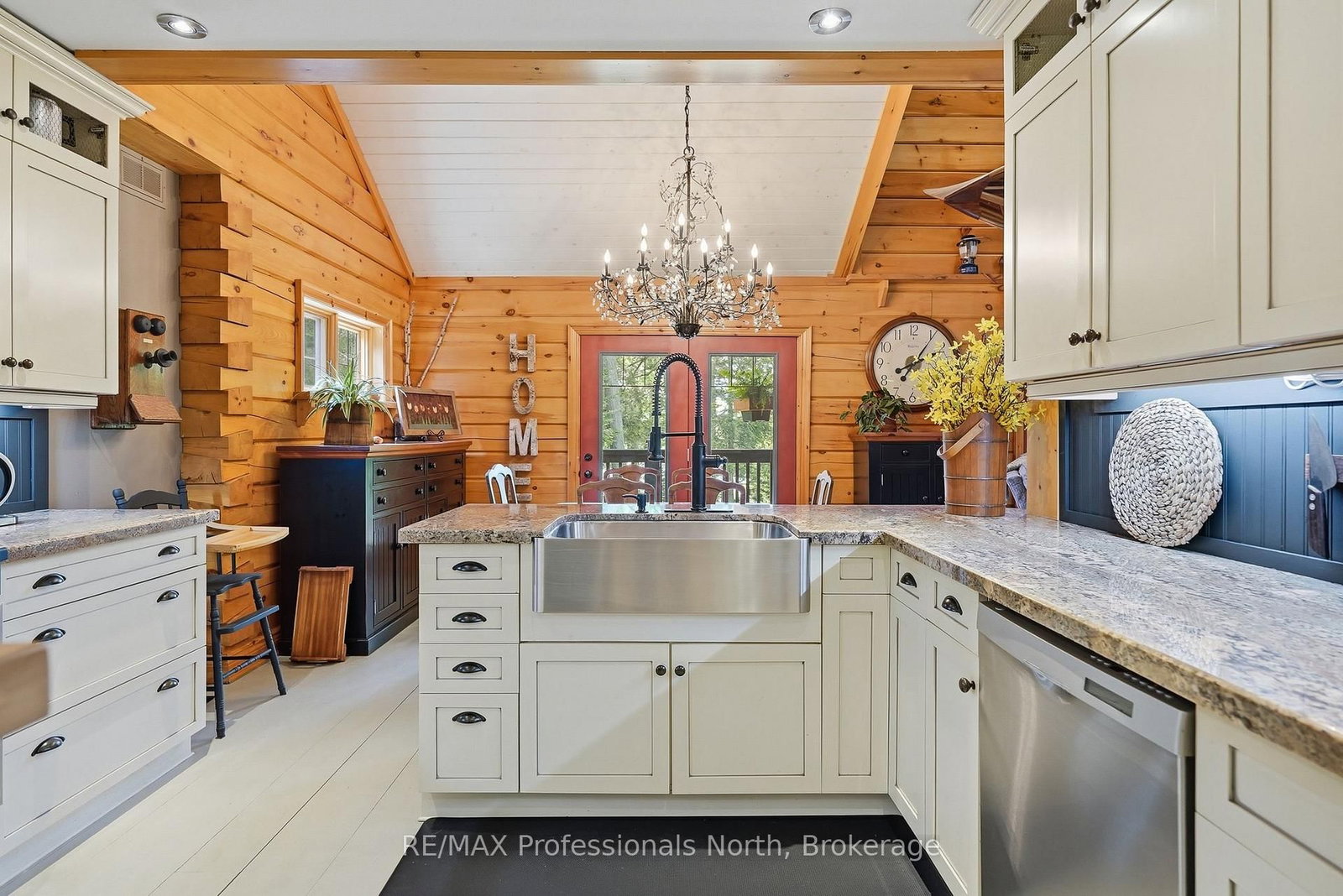 200 Riverside Drive • Kearney, ON photo 5