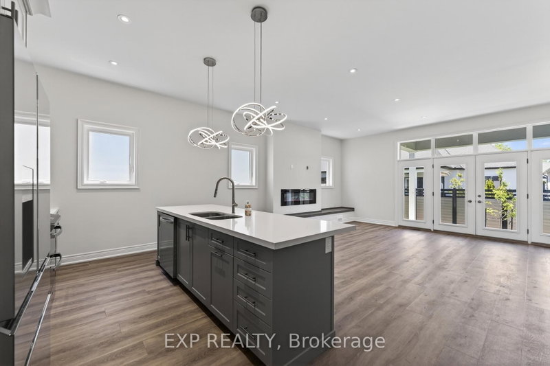 6 BUTTERNUT Crescent