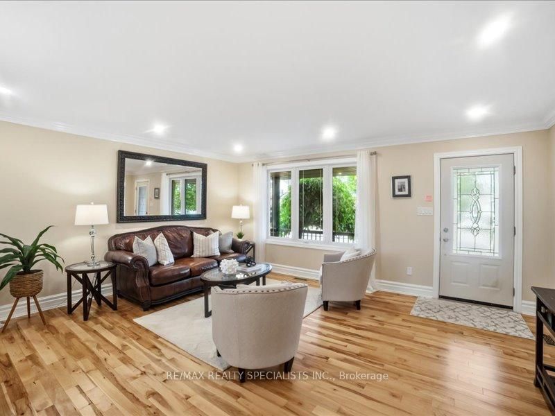 53 Edgewell Crescent