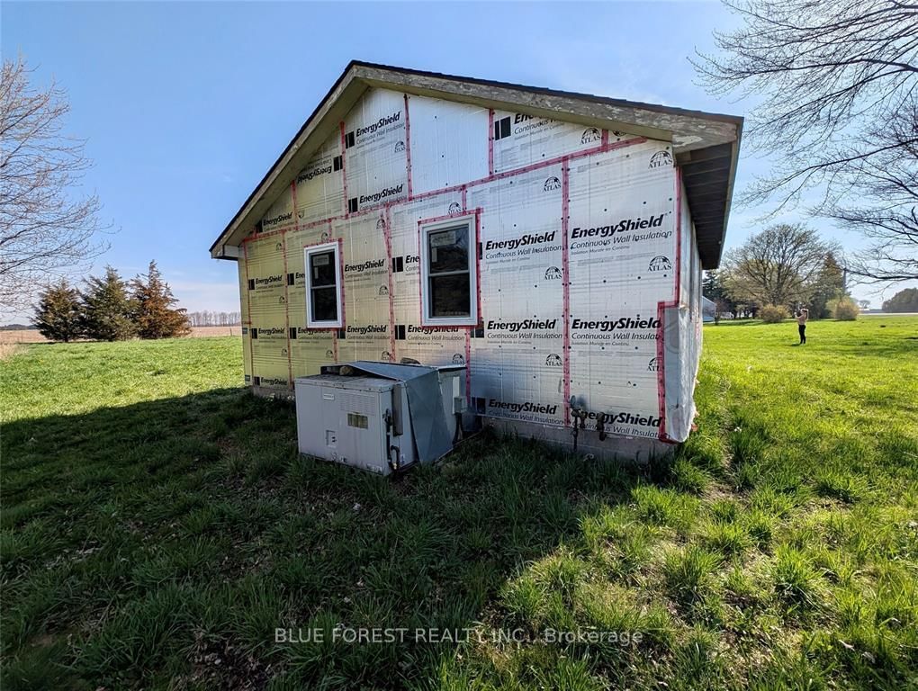 12003 Base Line • Chatham-Kent, ON photo 11