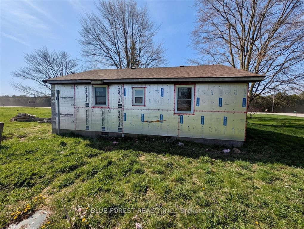 12003 Base Line • Chatham-Kent, ON photo 8
