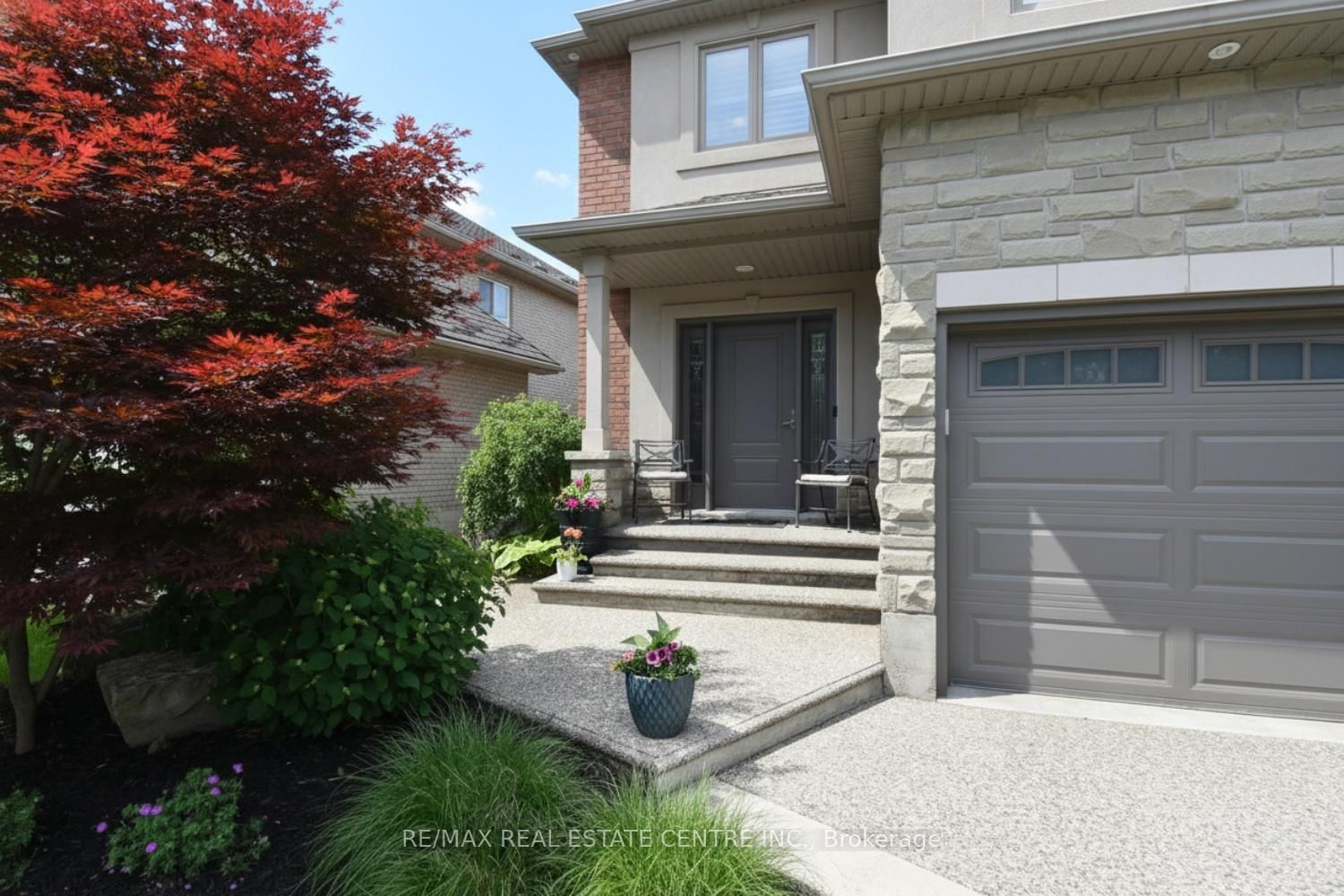 227 Valridge Drive • Hamilton, ON photo 2