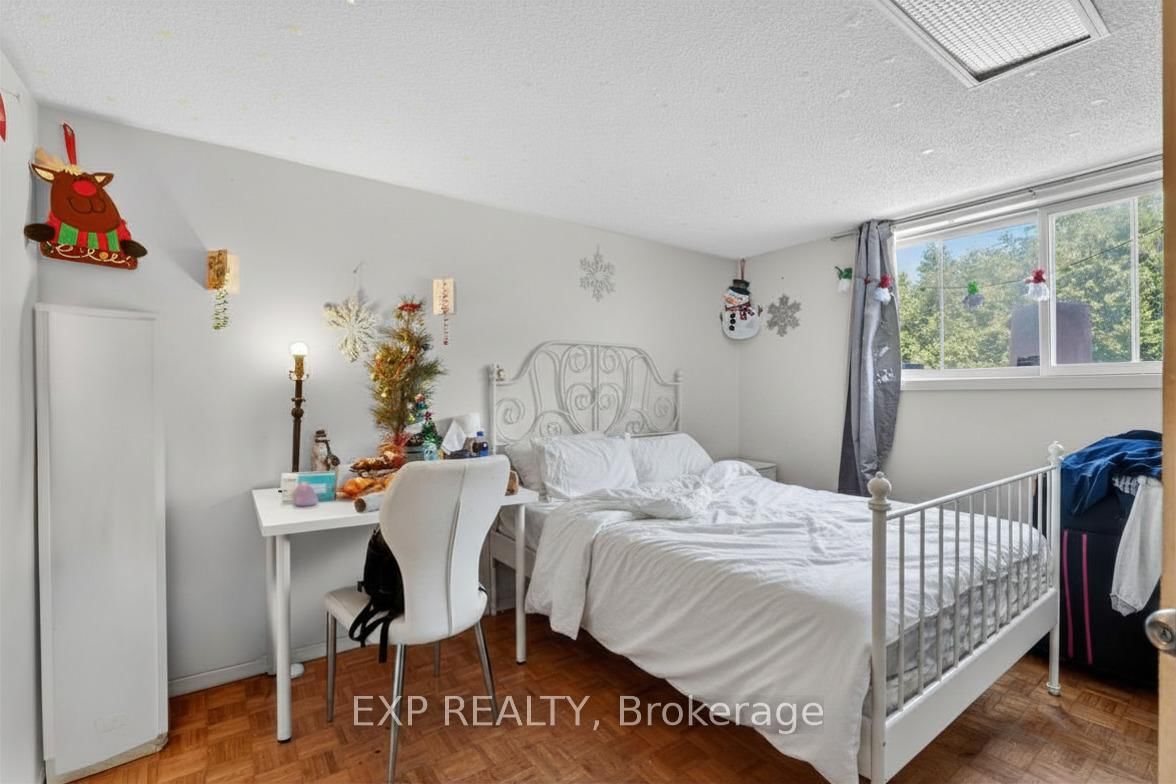128 Hadeland Avenue • Hamilton, ON photo 23