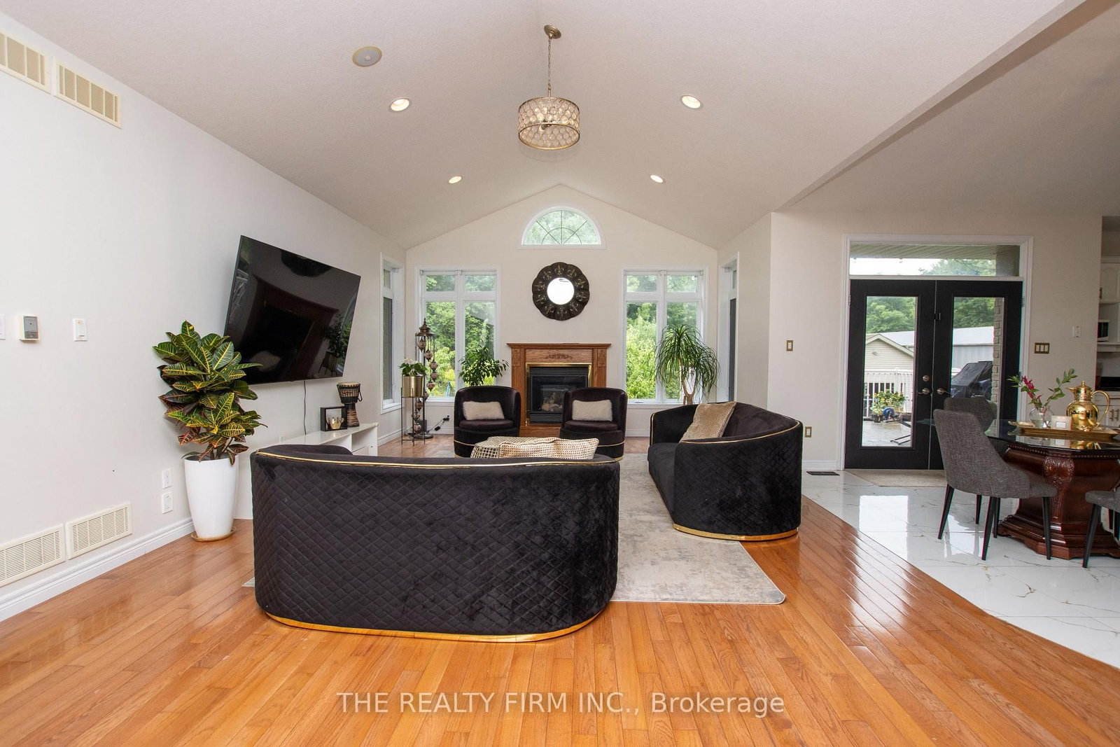 24677 Pioneer Line • West Elgin, ON photo 4