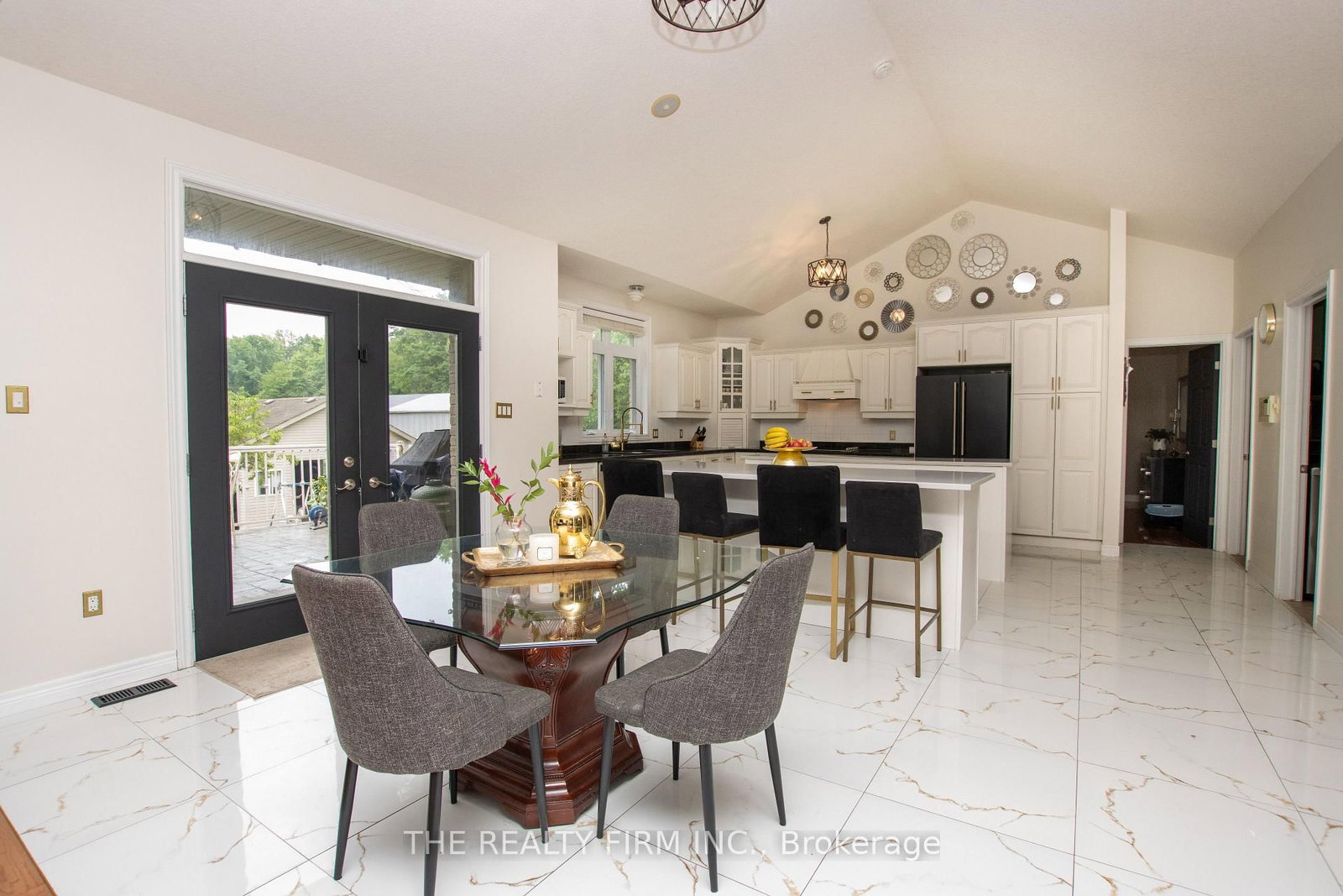 24677 Pioneer Line • West Elgin, ON photo 5