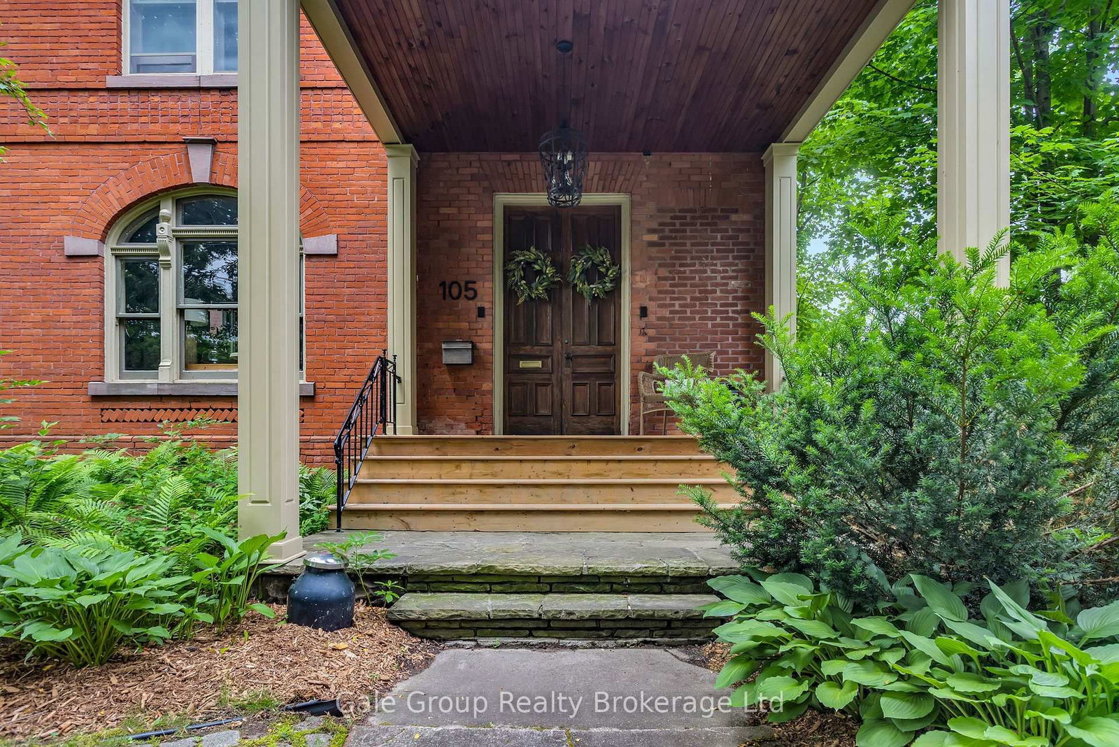 105 Vansittart Avenue • Woodstock, ON photo 1