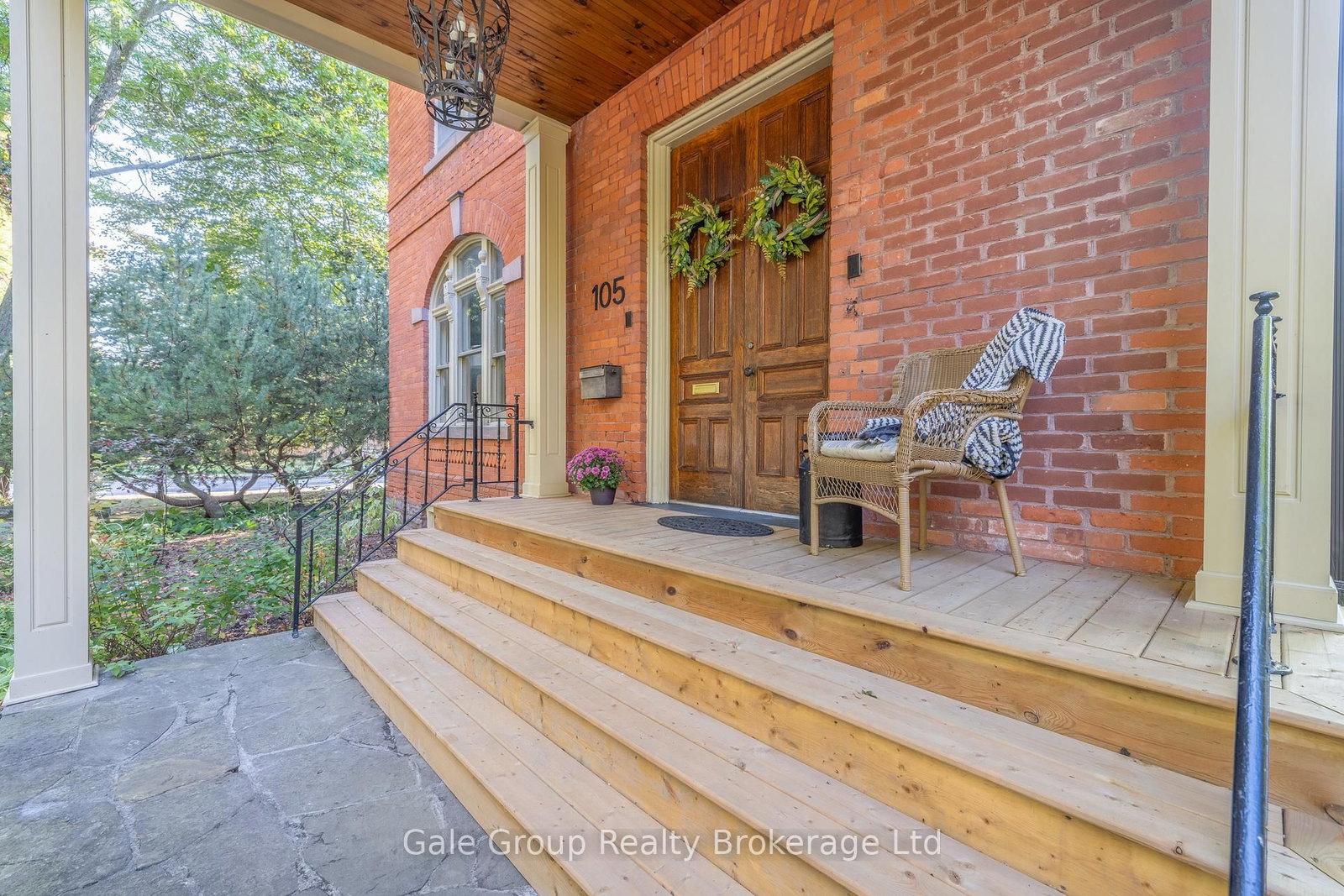 105 Vansittart Avenue • Woodstock, ON photo 14