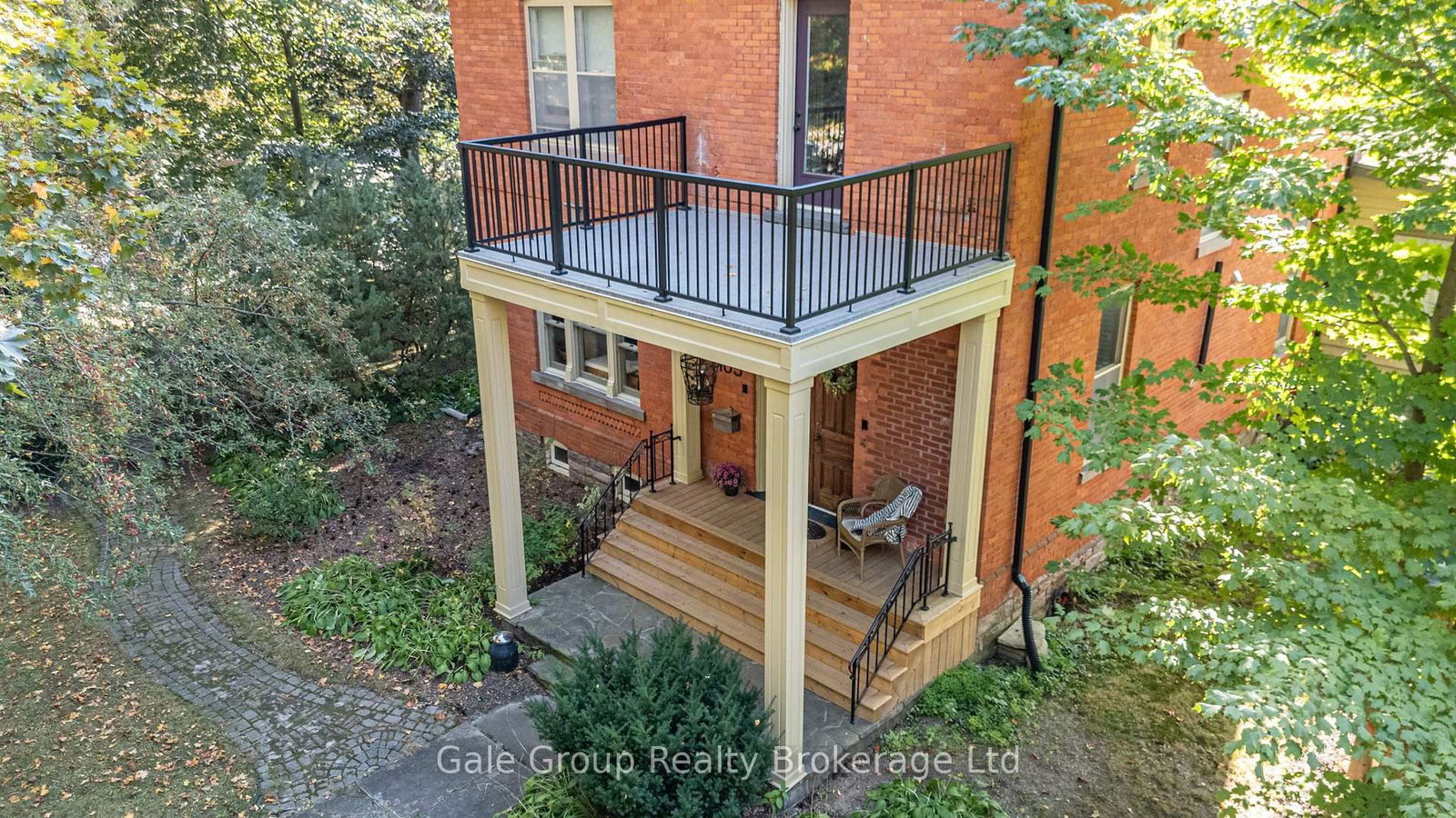 105 Vansittart Avenue • Woodstock, ON photo 16