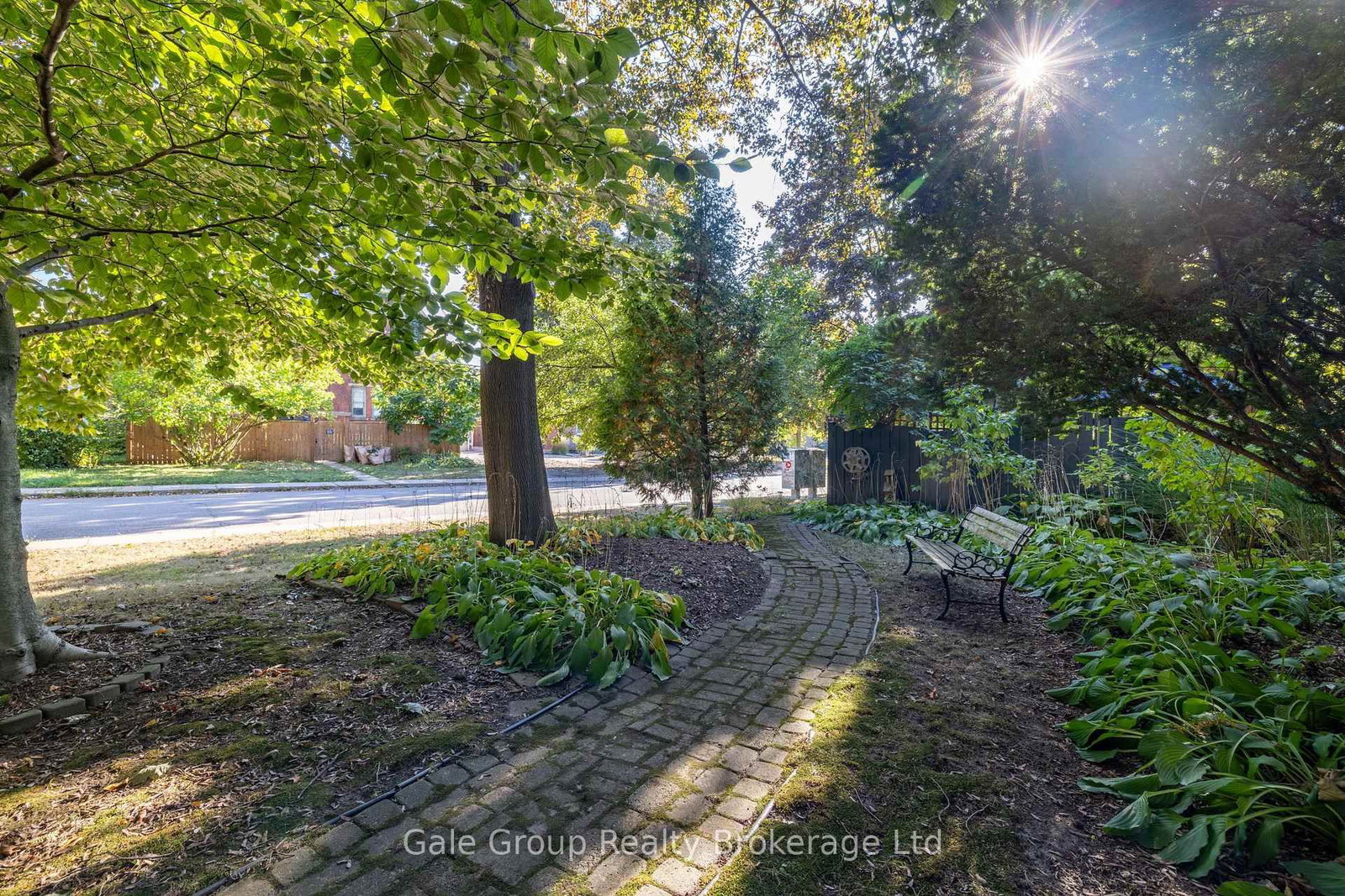 105 Vansittart Avenue • Woodstock, ON photo 17