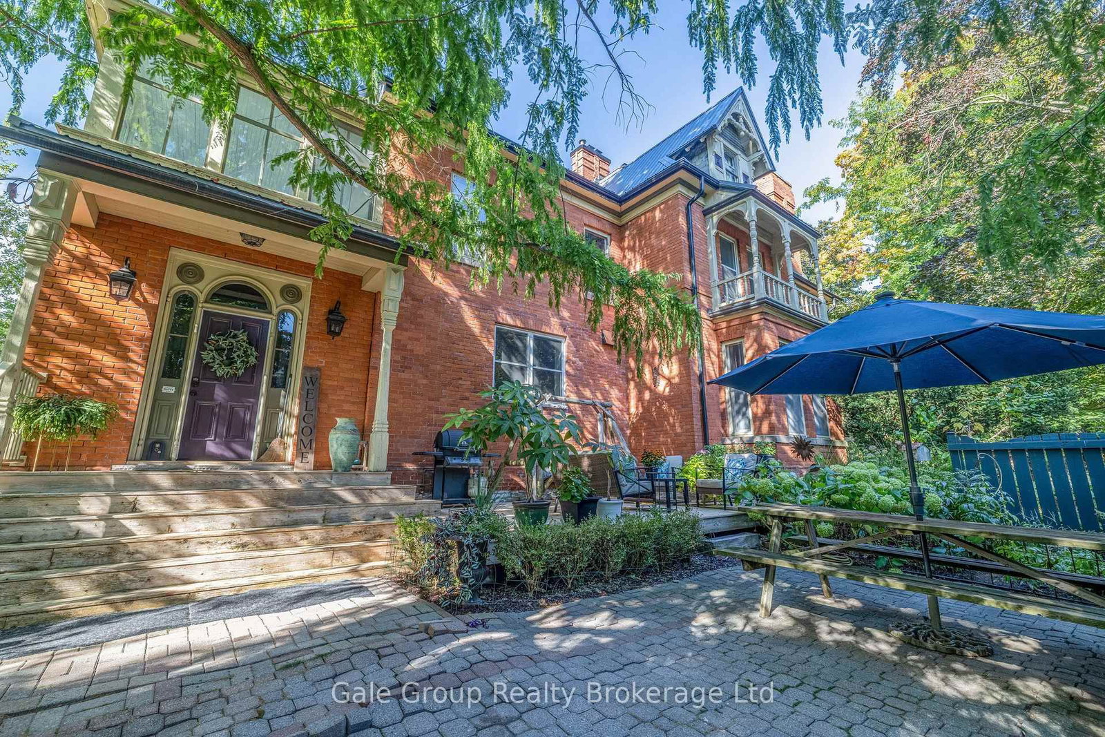 105 Vansittart Avenue • Woodstock, ON photo 4