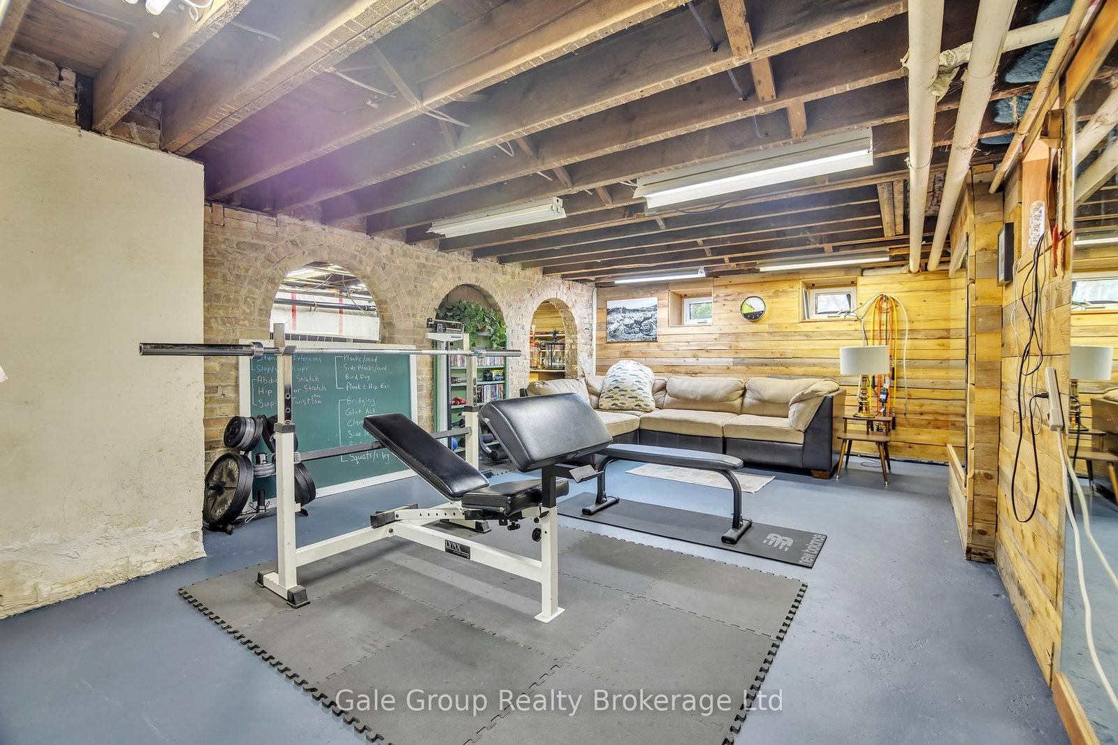 105 Vansittart Avenue • Woodstock, ON photo 45