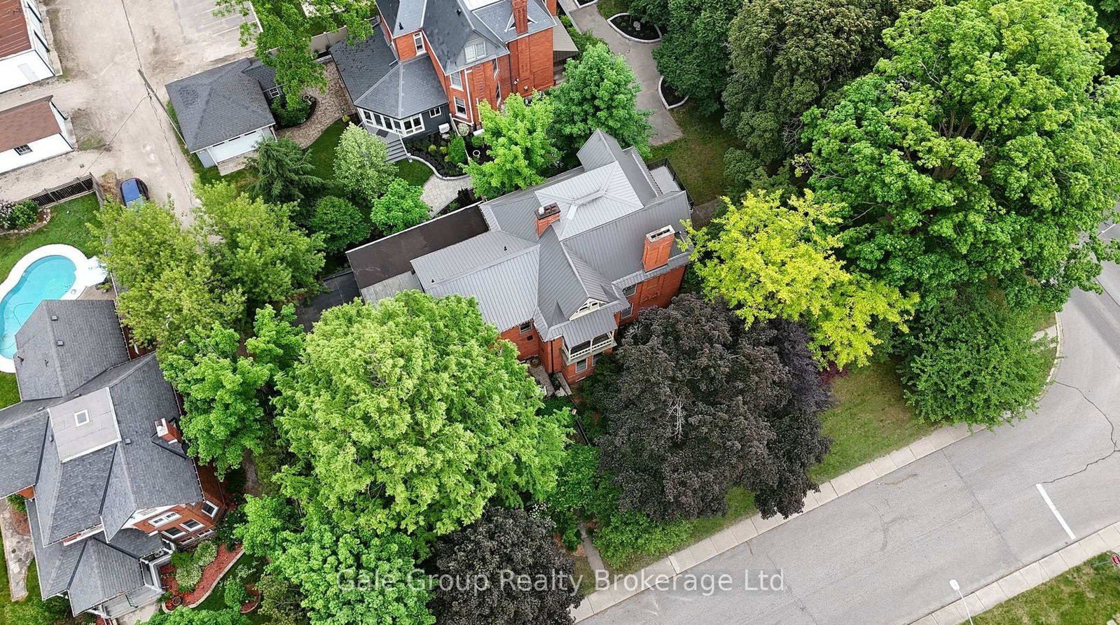 105 Vansittart Avenue • Woodstock, ON photo 49